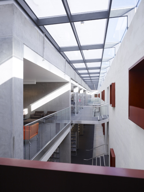 Natural Light for Focused Learning – OKALUX in the John Spoor Broome Library